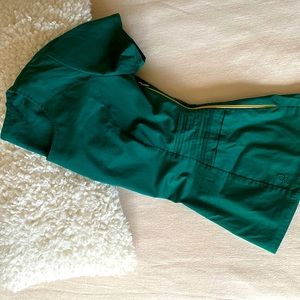 Jannuu scrub top in forest green color. XS